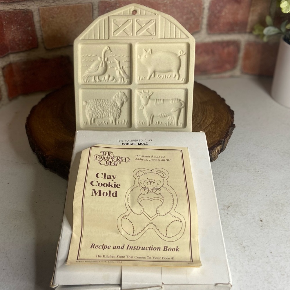 Vintage 1994 The Pampered Chef Clay Cookie Mold Farm Yard Friends NEW